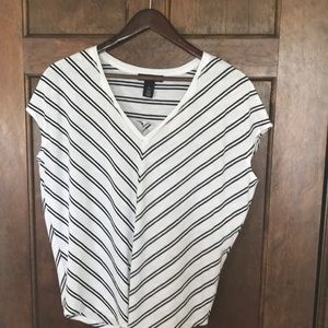 White House Black Market short sleeve shirt— XS